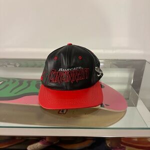 Cincinnati Bearcats Black and Red Cap